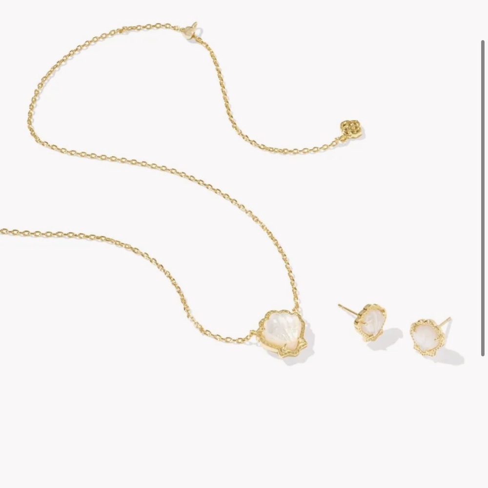 ISO  Kendra Scott necklace or the set like this.